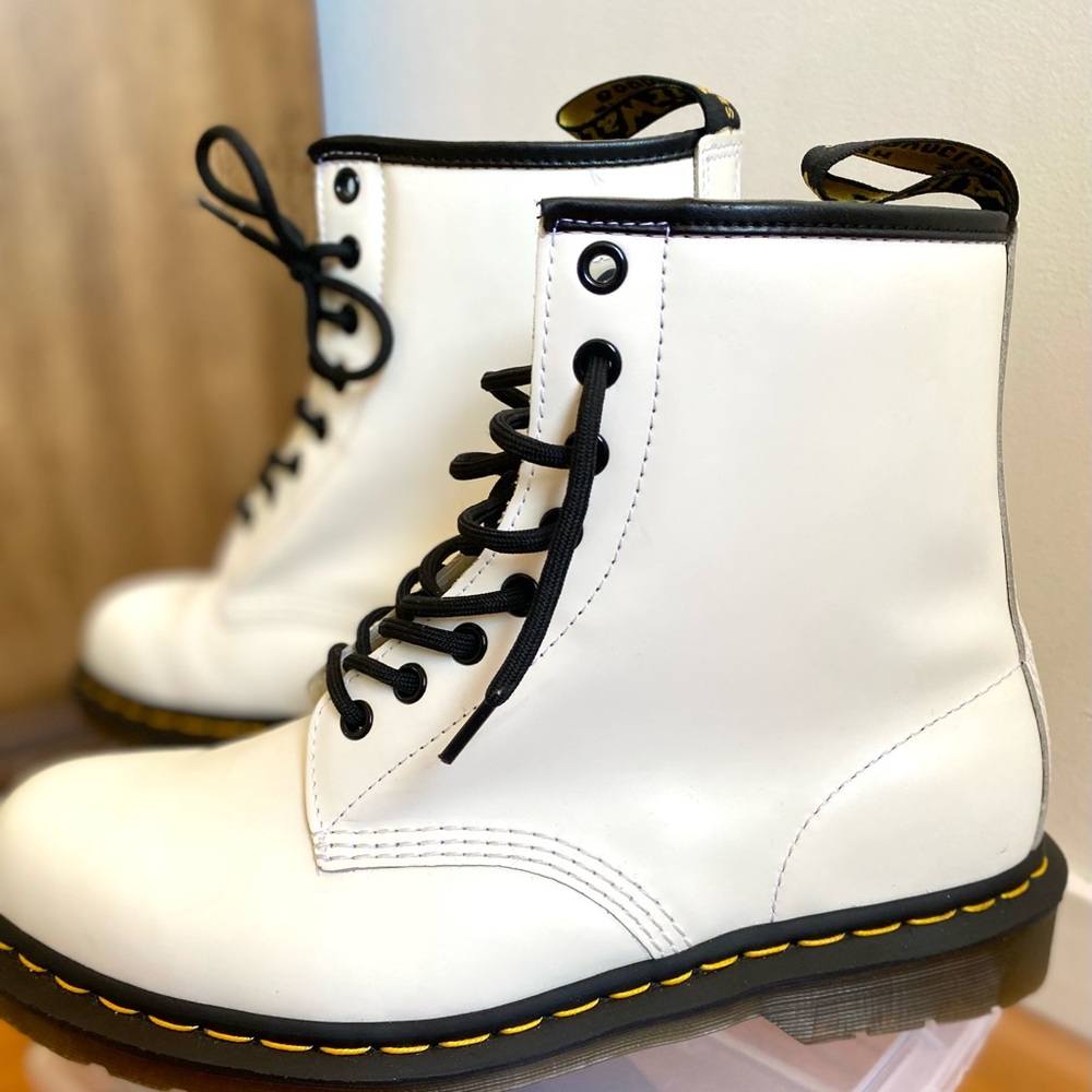 Dr. Martens Airwair Bouncing Soles, White, Smooth Leather - Picture 4 of 8